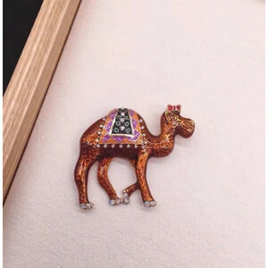 Enamel Camel Brooch Pin Gold Tone Animal Jewelry Gift Unisex New Without Tags